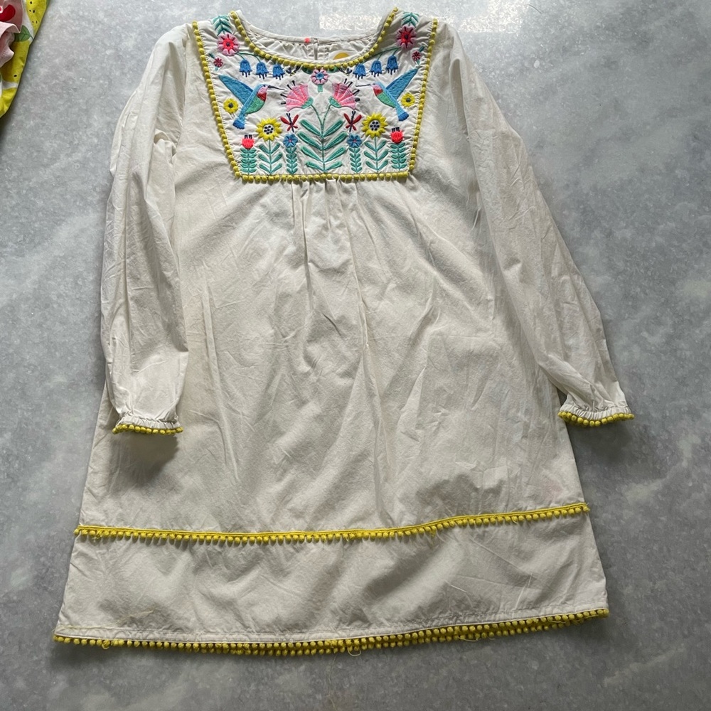 Mini Boden embroidered kaftan size 6/7